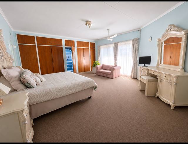 5 BEDROOM HOUSE FOR SALE IN DE DEUR